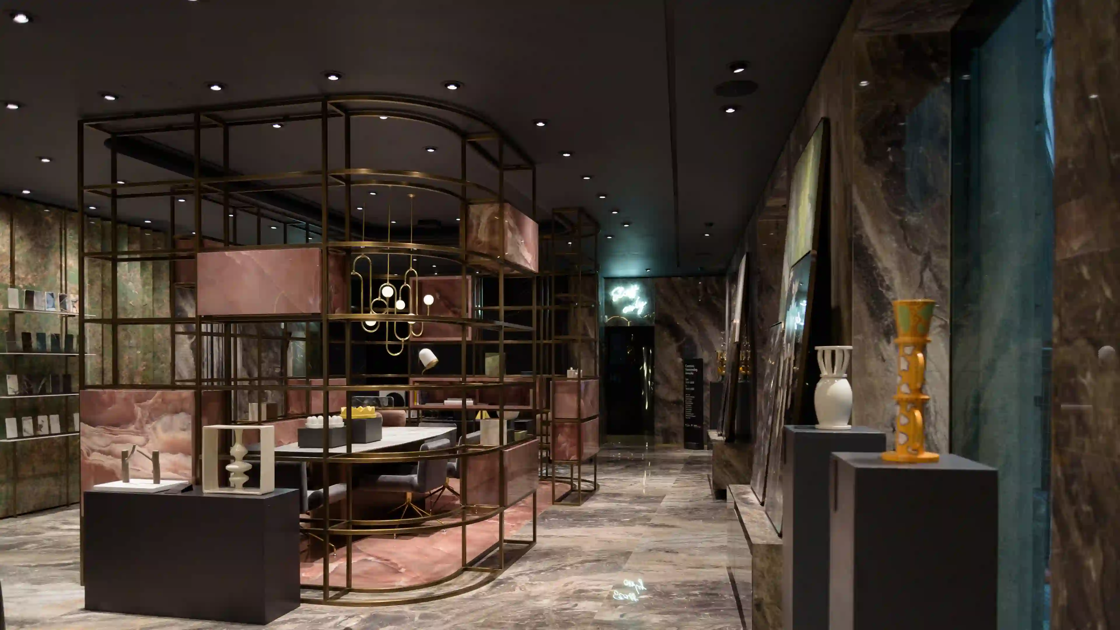 narrazione del progetto neverending iris showroom